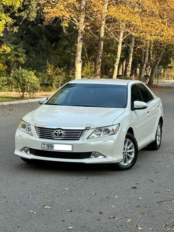 2014 Toyota Camry, 2.5L, 174000km - Image 1