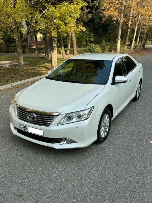 2014 Toyota Camry, 2.5L, 174000km - Image 2