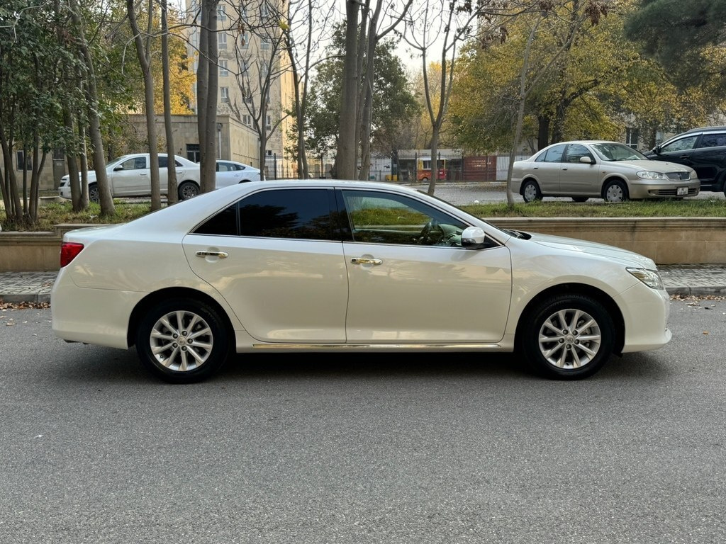 2014 Toyota Camry, 2.5L, 174000km - Image 12