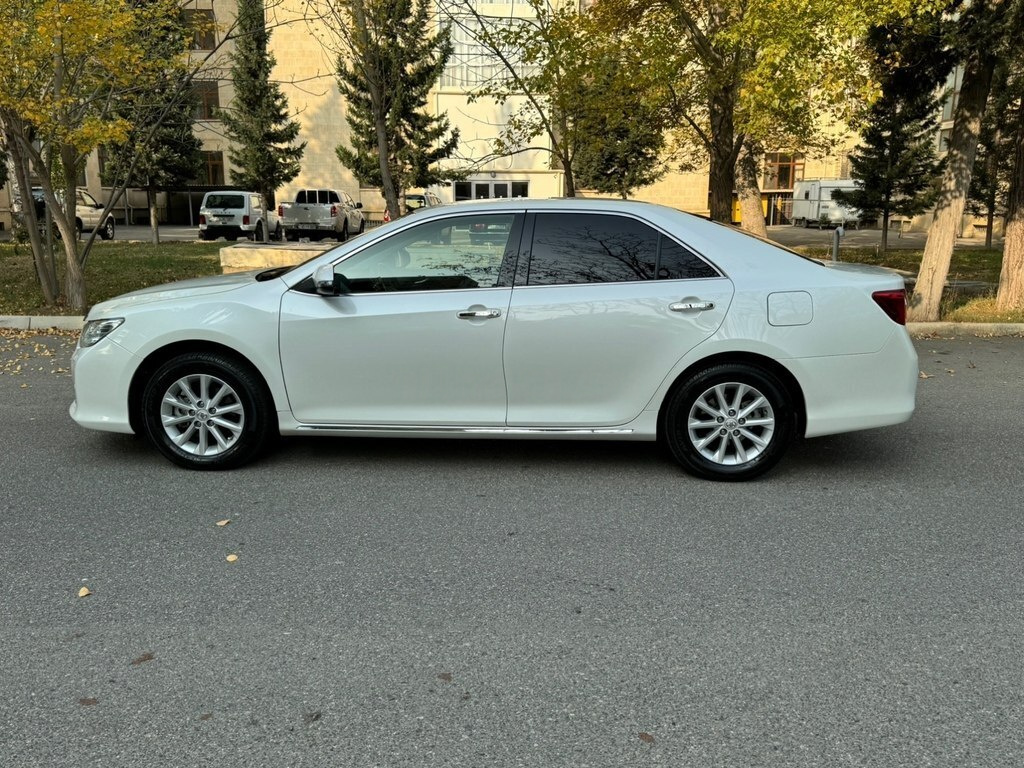 2014 Toyota Camry, 2.5L, 174000km - Image 13