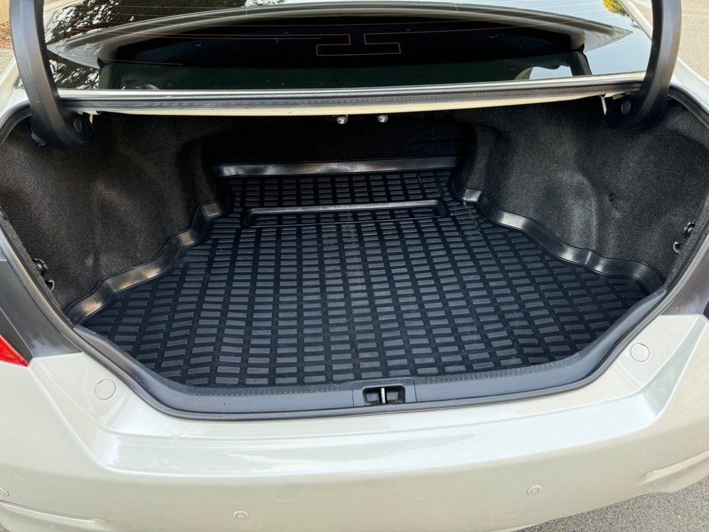 2014 Toyota Camry, 2.5L, 174000km - Image 14