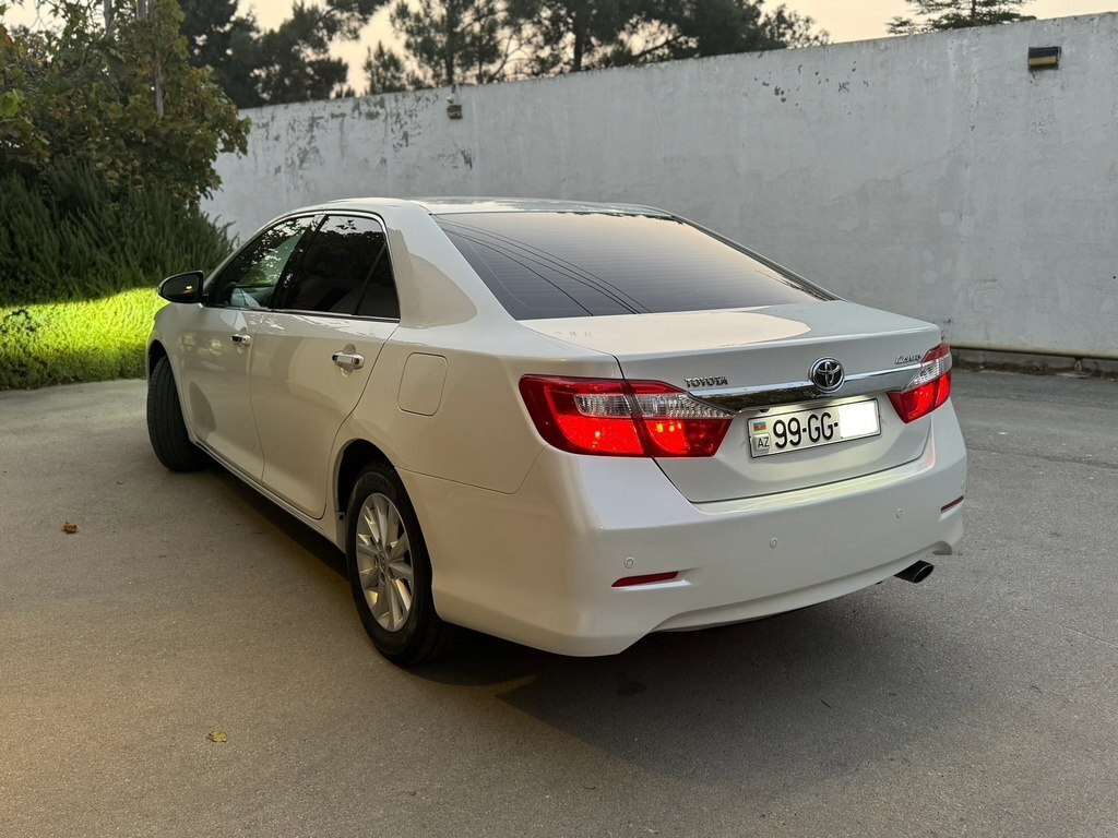2014 Toyota Camry, 2.5L, 174000km - Image 3