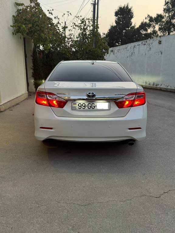 2014 Toyota Camry, 2.5L, 174000km - Image 4