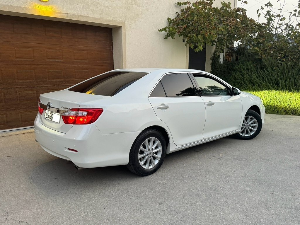 2014 Toyota Camry, 2.5L, 174000km - Image 5