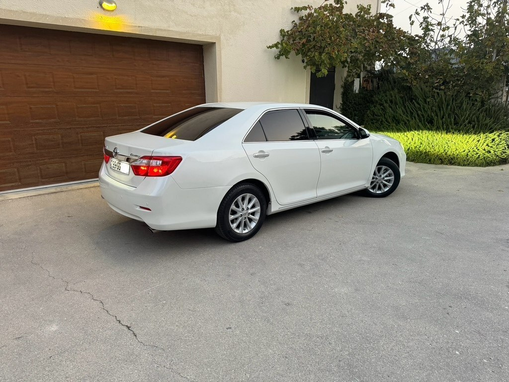 2014 Toyota Camry, 2.5L, 174000km - Image 6