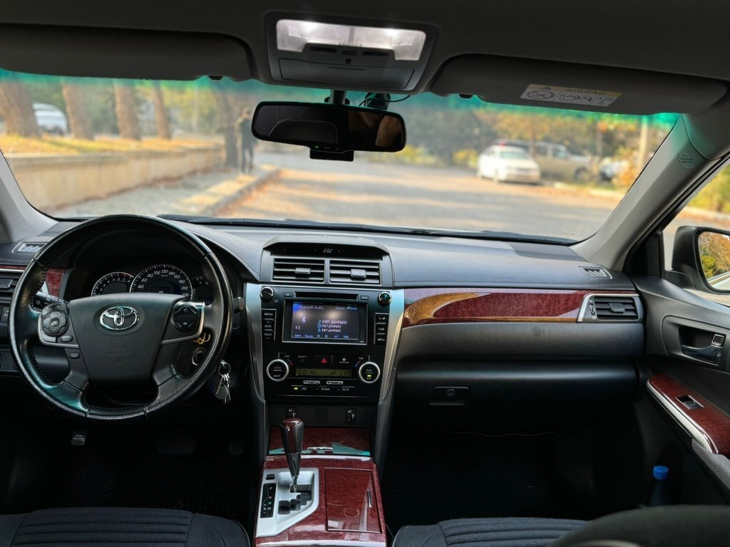 2014 Toyota Camry, 2.5L, 174000km - Image 9