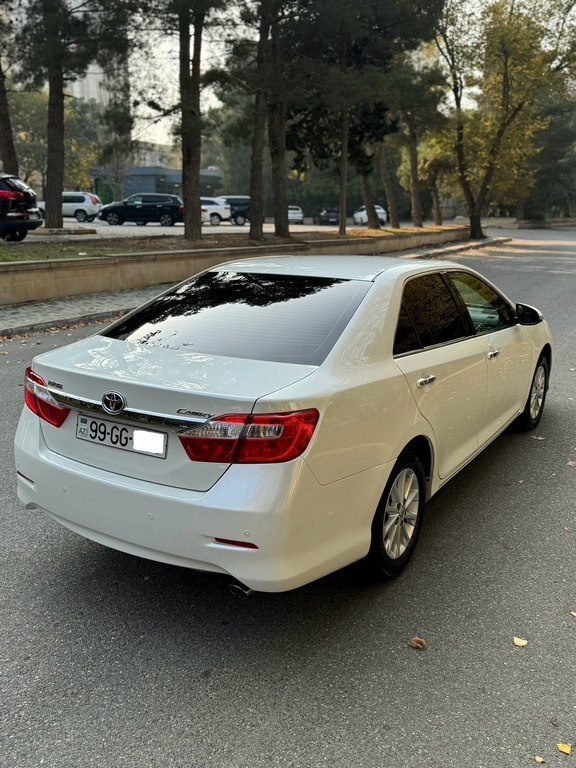 2014 Toyota Camry, 2.5L, 174000km - Image 10