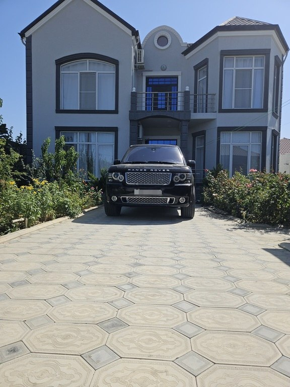 2010 Land Rover Range Rover, 5.0L, 158000km - Image 1
