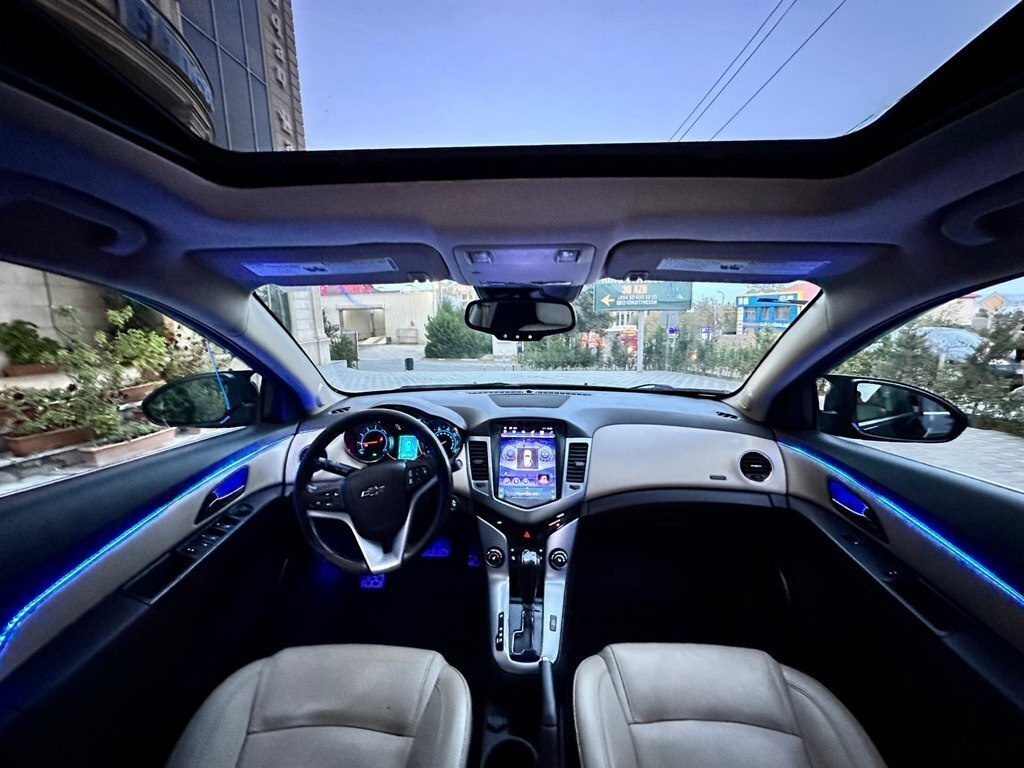 2015 Chevrolet Cruze, 1.4L, 255000km - Image 12