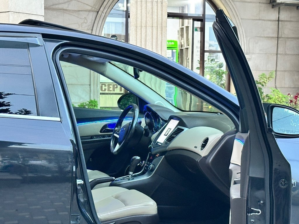 2015 Chevrolet Cruze, 1.4L, 255000km - Image 10