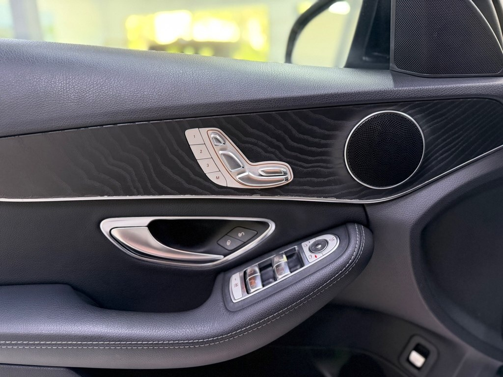 2017 Mercedes C 300, 2.0L, 142000km - Image 12