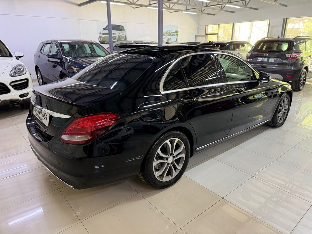 2017 Mercedes C 300, 2.0L, 142000km - Image 7