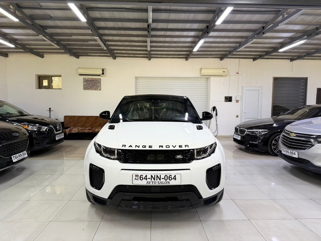 2017 Land Rover RR Evoque, 2.0L, 75400km - Image 2