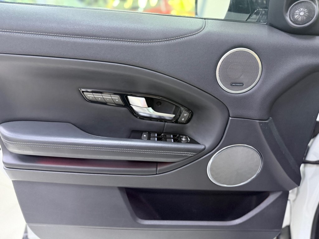2017 Land Rover RR Evoque, 2.0L, 75400km - Image 11