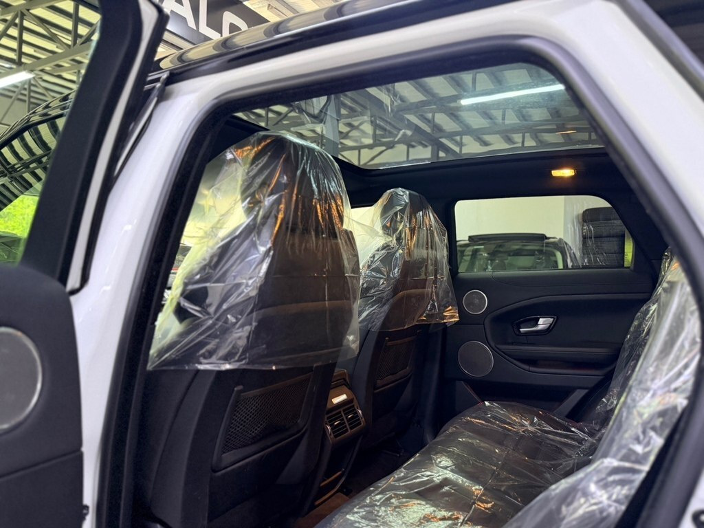 2017 Land Rover RR Evoque, 2.0L, 75400km - Image 14