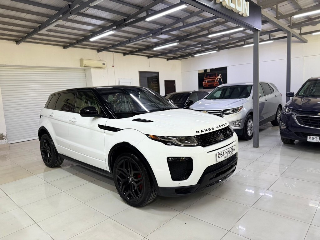 2017 Land Rover RR Evoque, 2.0L, 75400km - Image 3