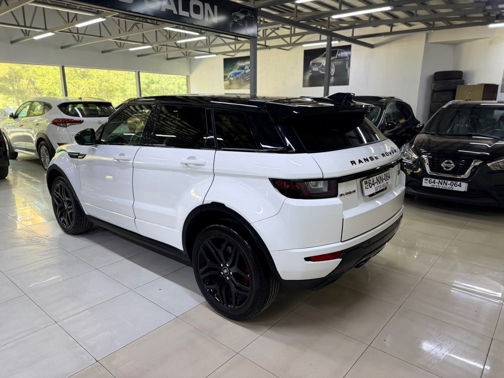 2017 Land Rover RR Evoque, 2.0L, 75400km - Image 6