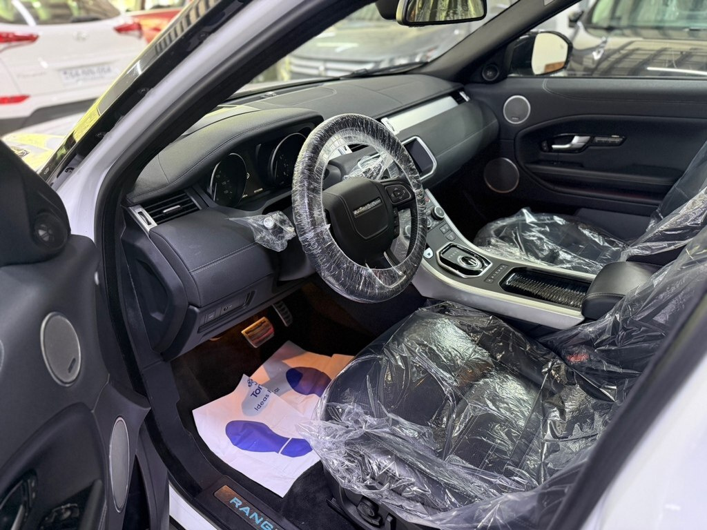 2017 Land Rover RR Evoque, 2.0L, 75400km - Image 8