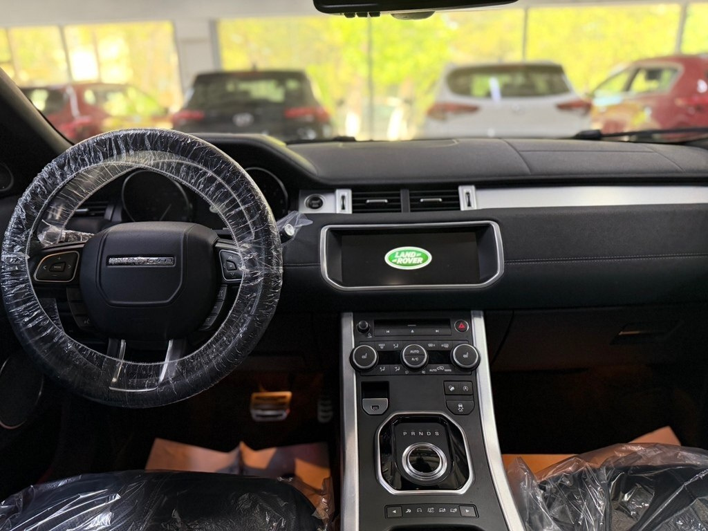2017 Land Rover RR Evoque, 2.0L, 75400km - Image 9