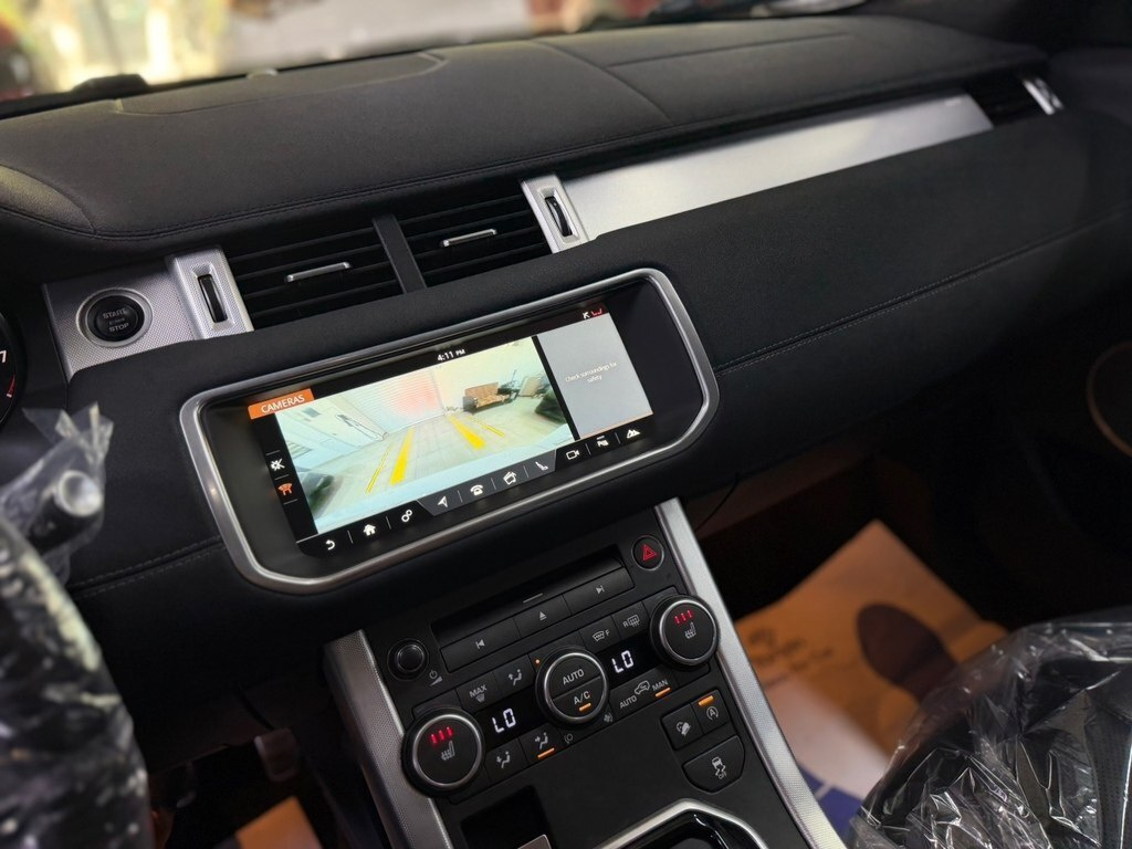 2017 Land Rover RR Evoque, 2.0L, 75400km - Image 10