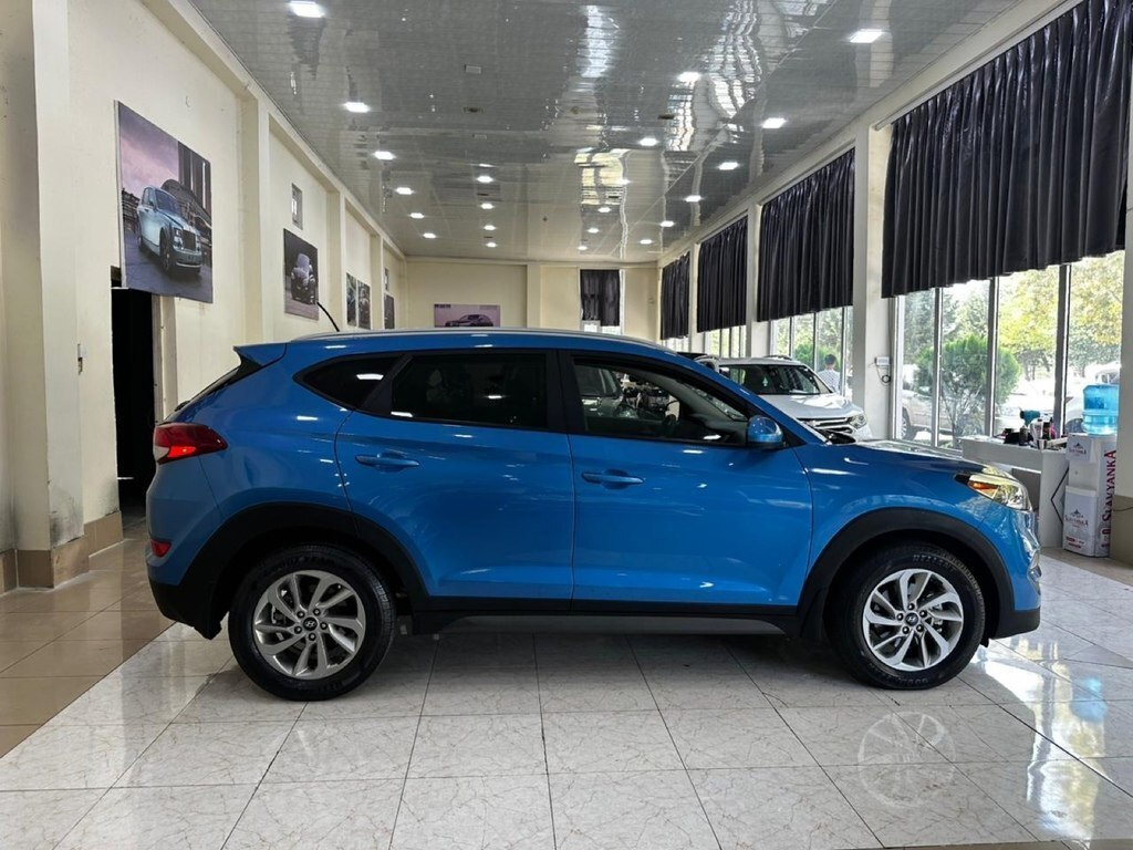 2016 Hyundai Tucson, 2.0L, 296119km - Image 3