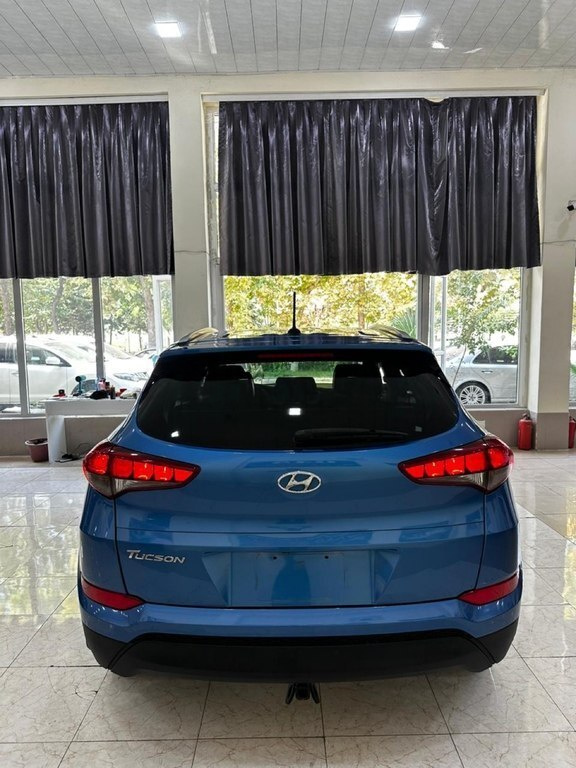 2016 Hyundai Tucson, 2.0L, 296119km - Image 6