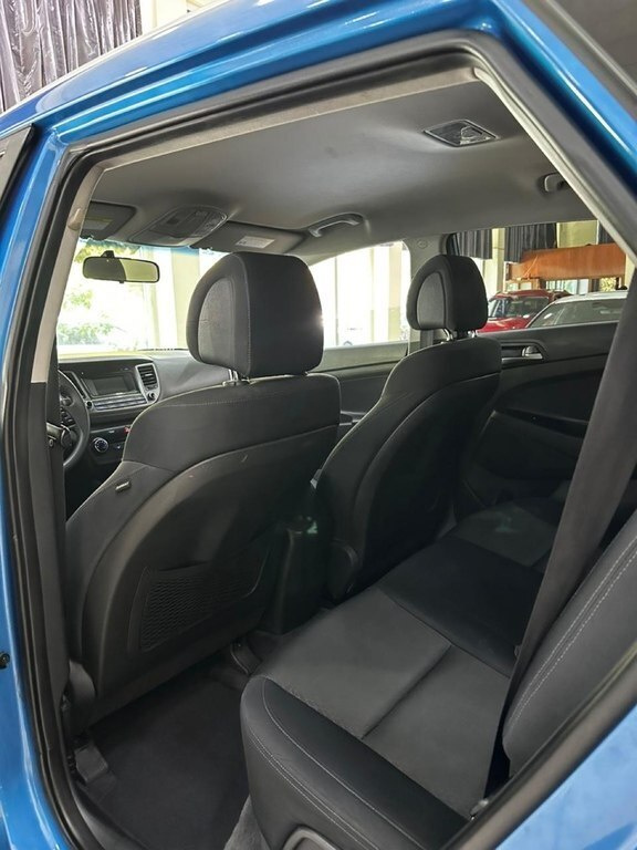 2016 Hyundai Tucson, 2.0L, 296119km - Image 9