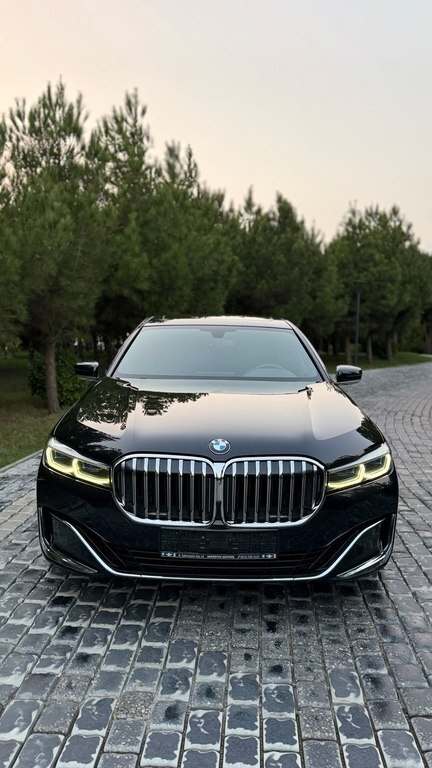 2019 BMW 740, 3.0L, 149500km - Image 1