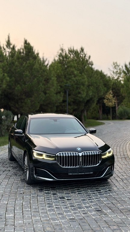 2019 BMW 740, 3.0L, 149500km - Image 2