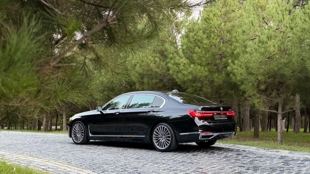2019 BMW 740, 3.0L, 149500km - Image 7