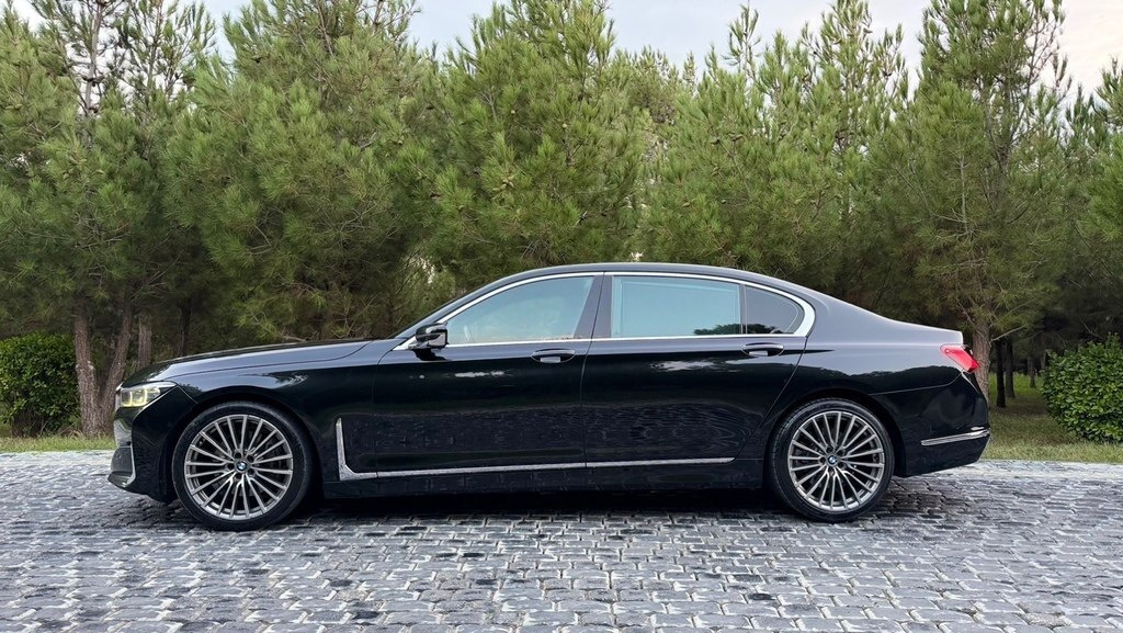 2019 BMW 740, 3.0L, 149500km - Image 8