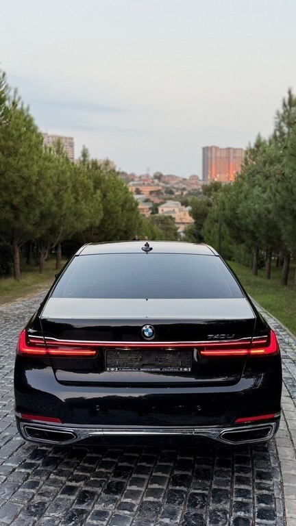 2019 BMW 740, 3.0L, 149500km - Image 10