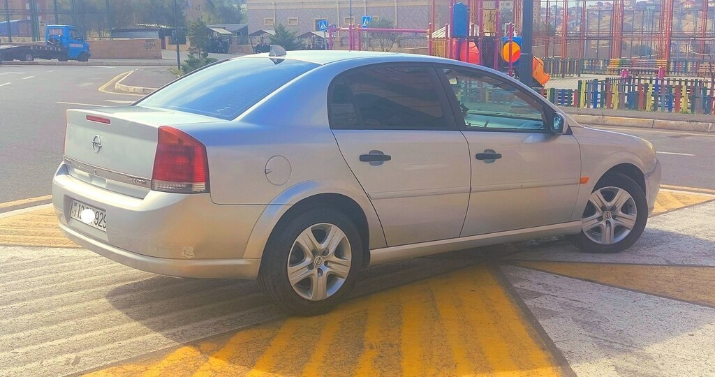 2006 Opel Vectra, 1.9L, 463000km - Image 5