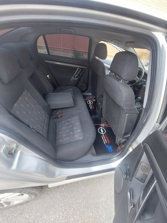 2006 Opel Vectra, 1.9L, 463000km - Image 8