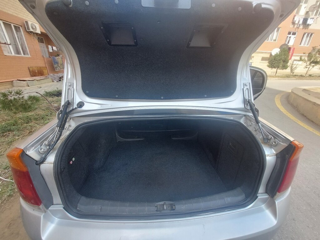 2006 Opel Vectra, 1.9L, 463000km - Image 10