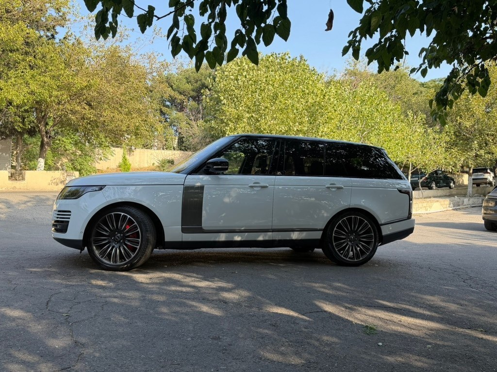 2018 Land Rover Range Rover, 3.0L, 41500km - Image 2