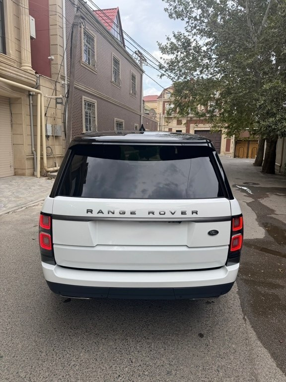2018 Land Rover Range Rover, 3.0L, 41500km - Image 3