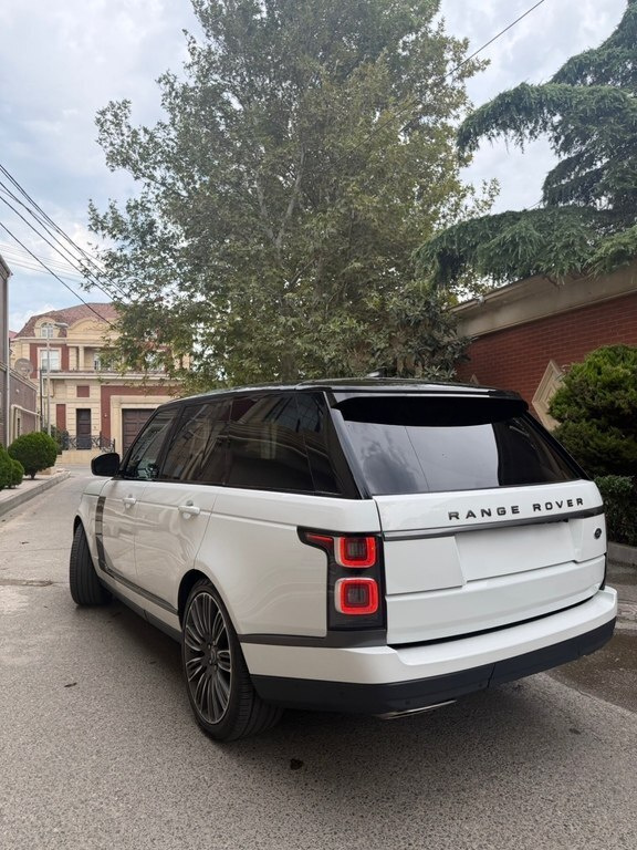 2018 Land Rover Range Rover, 3.0L, 41500km - Image 4