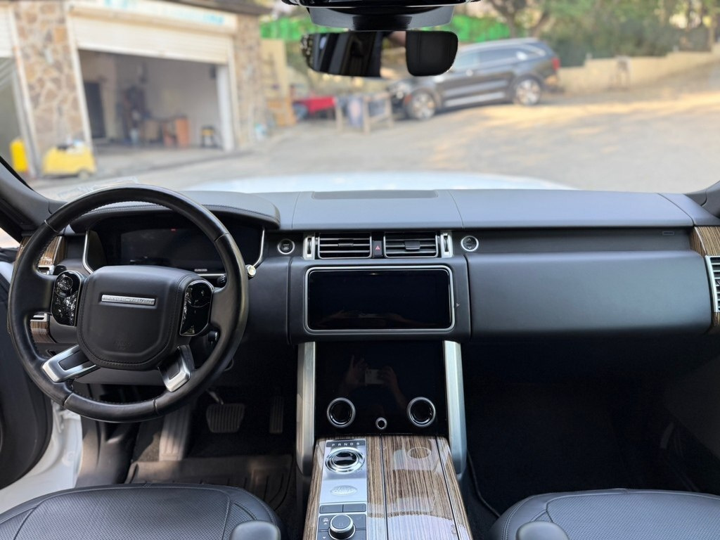 2018 Land Rover Range Rover, 3.0L, 41500km - Image 5