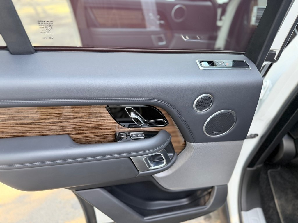 2018 Land Rover Range Rover, 3.0L, 41500km - Image 9