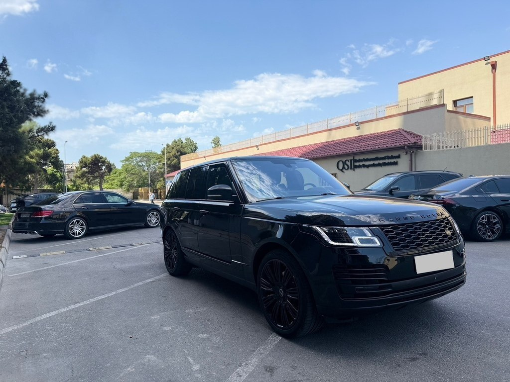 2016 Land Rover Range Rover, 3.0L, 62764km - Image 2