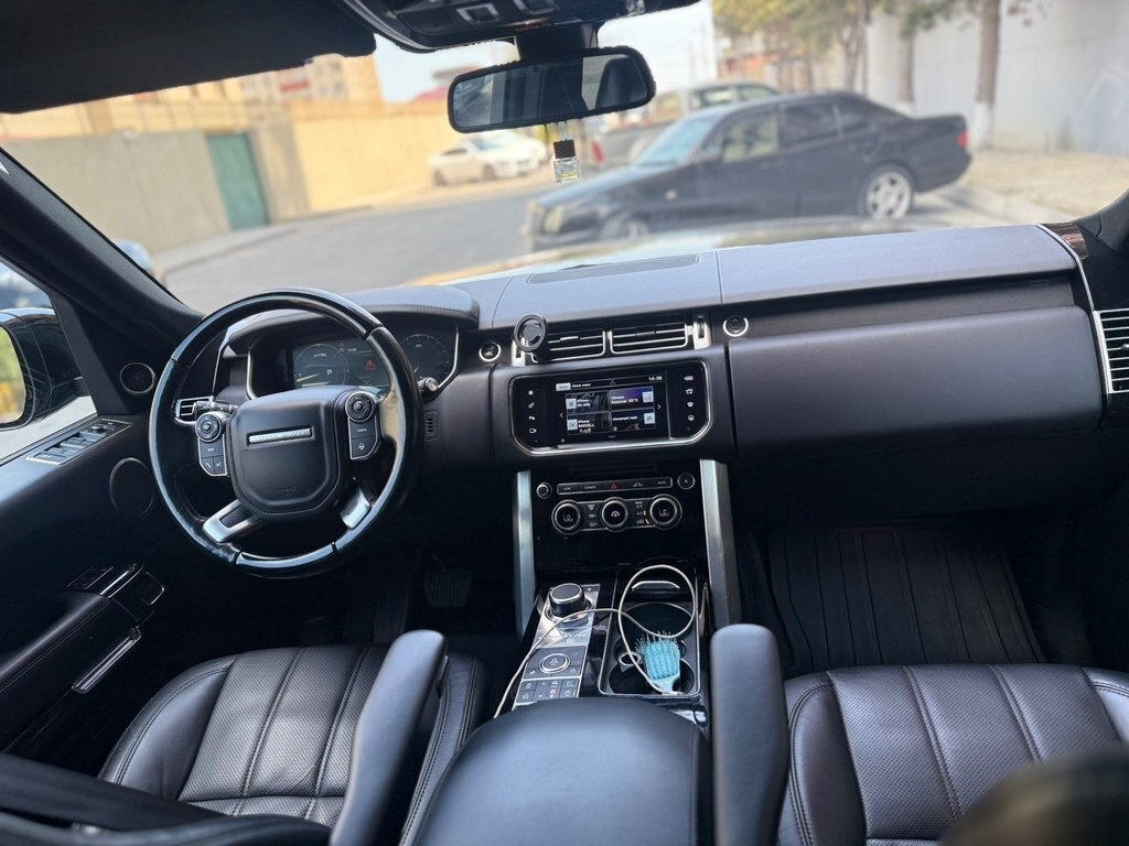 2016 Land Rover Range Rover, 3.0L, 62764km - Image 11