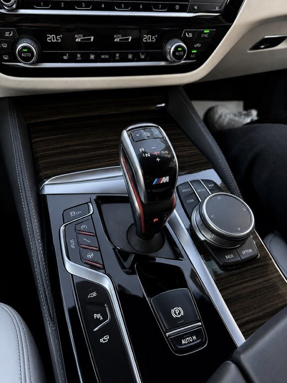 2021 BMW 530e, 2.0L, 54278km - Image 11