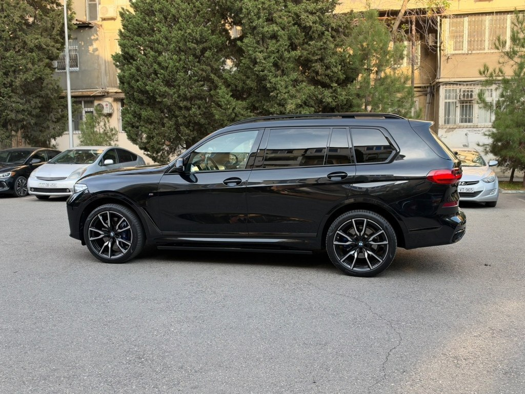 2019 BMW X7, 3.0L, 71500km - Image 2