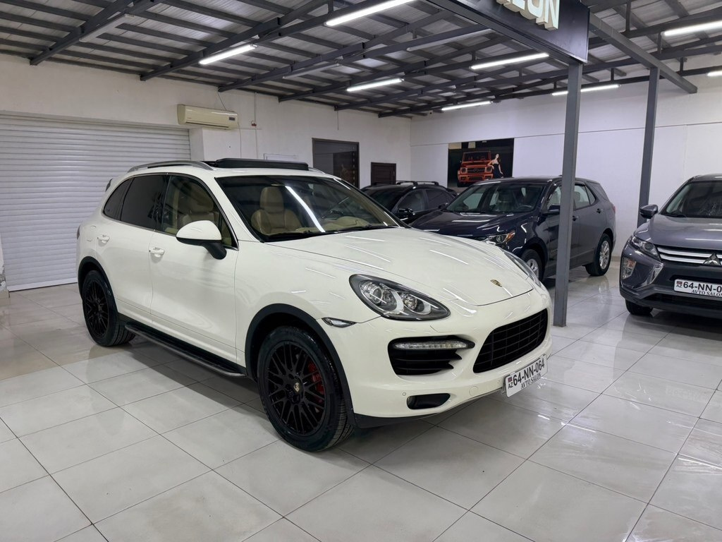 2011 Porsche Cayenne S, 4.8L, 125000km - Image 3