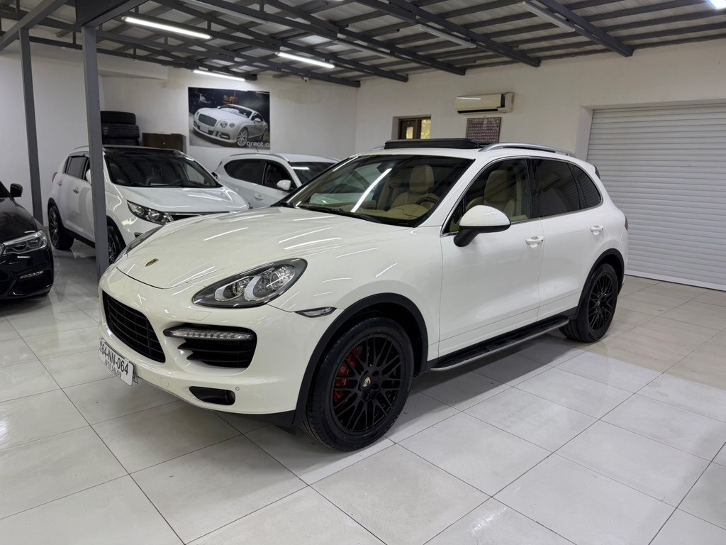 2011 Porsche Cayenne S, 4.8L, 125000km - Image 4