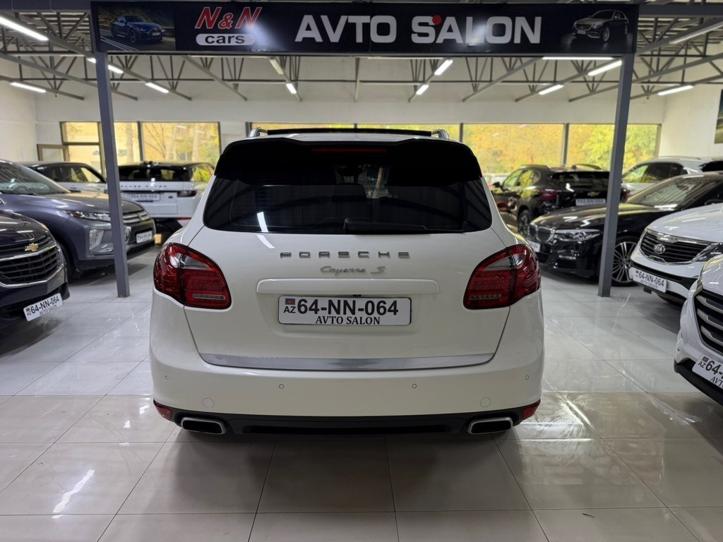 2011 Porsche Cayenne S, 4.8L, 125000km - Image 5