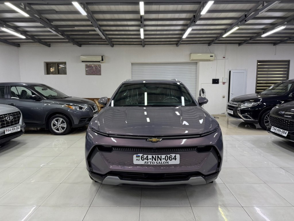 2025 Chevrolet Equinox EV, 0.0L, 3500km - Image 2