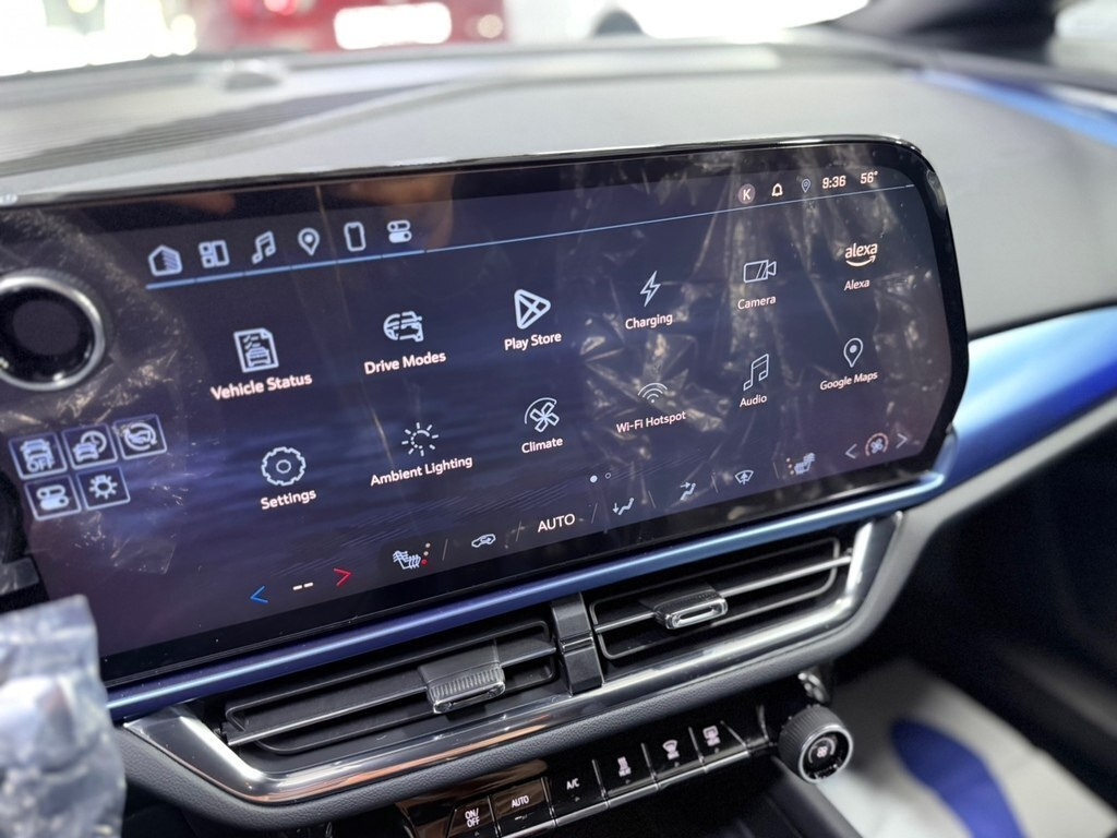 2025 Chevrolet Equinox EV, 0.0L, 3500km - Image 12