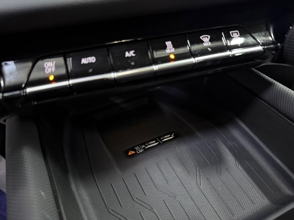 2025 Chevrolet Equinox EV, 0.0L, 3500km - Image 15
